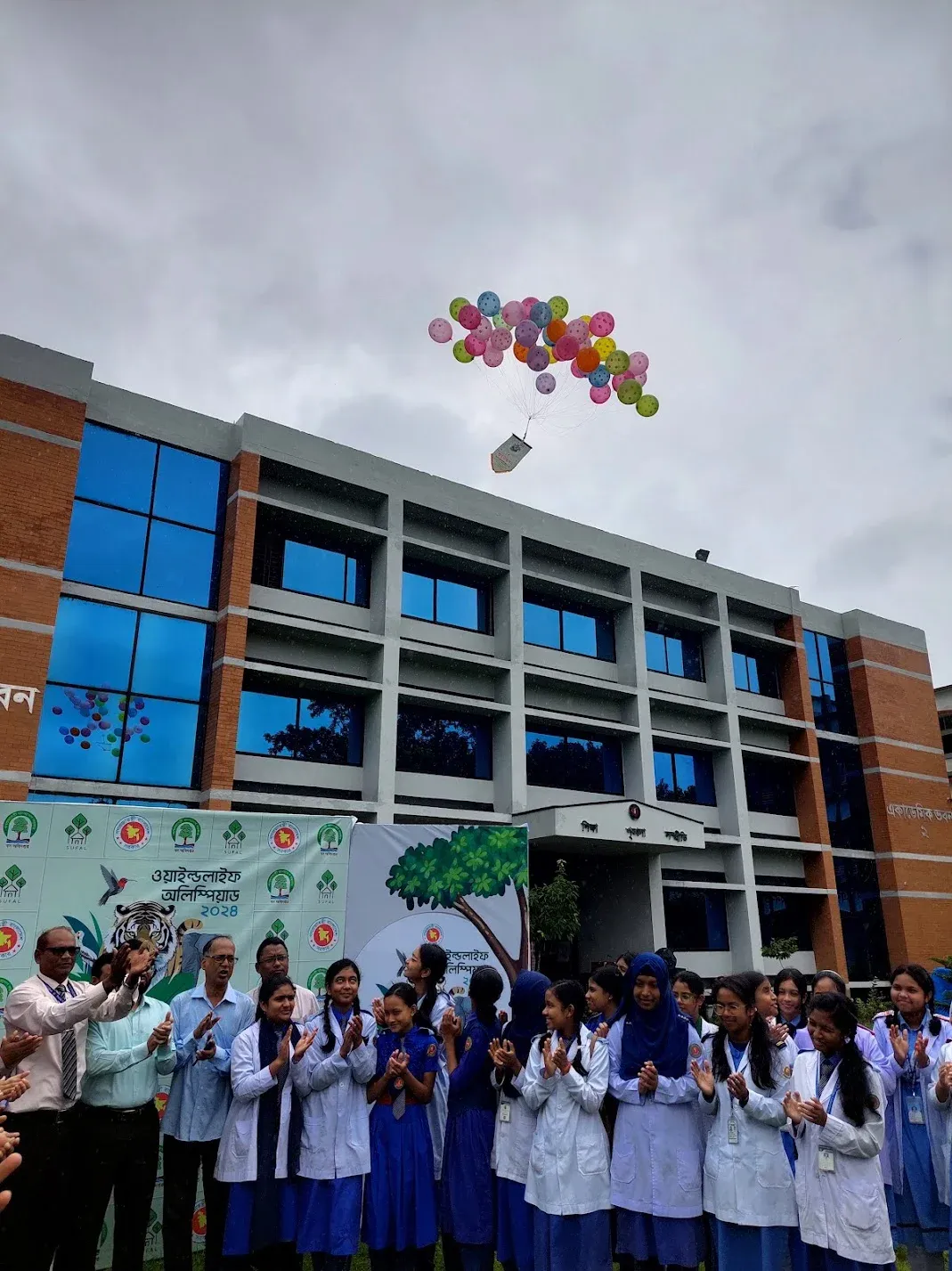 Balloon release opening a district round